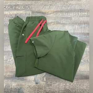 FIGS Women’s Scrub Set